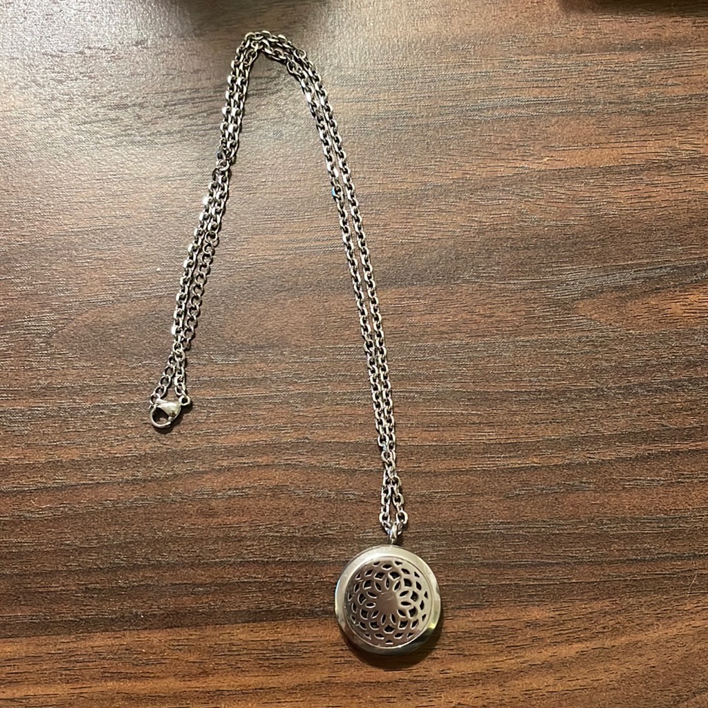Diffusing Mama’s Necklace